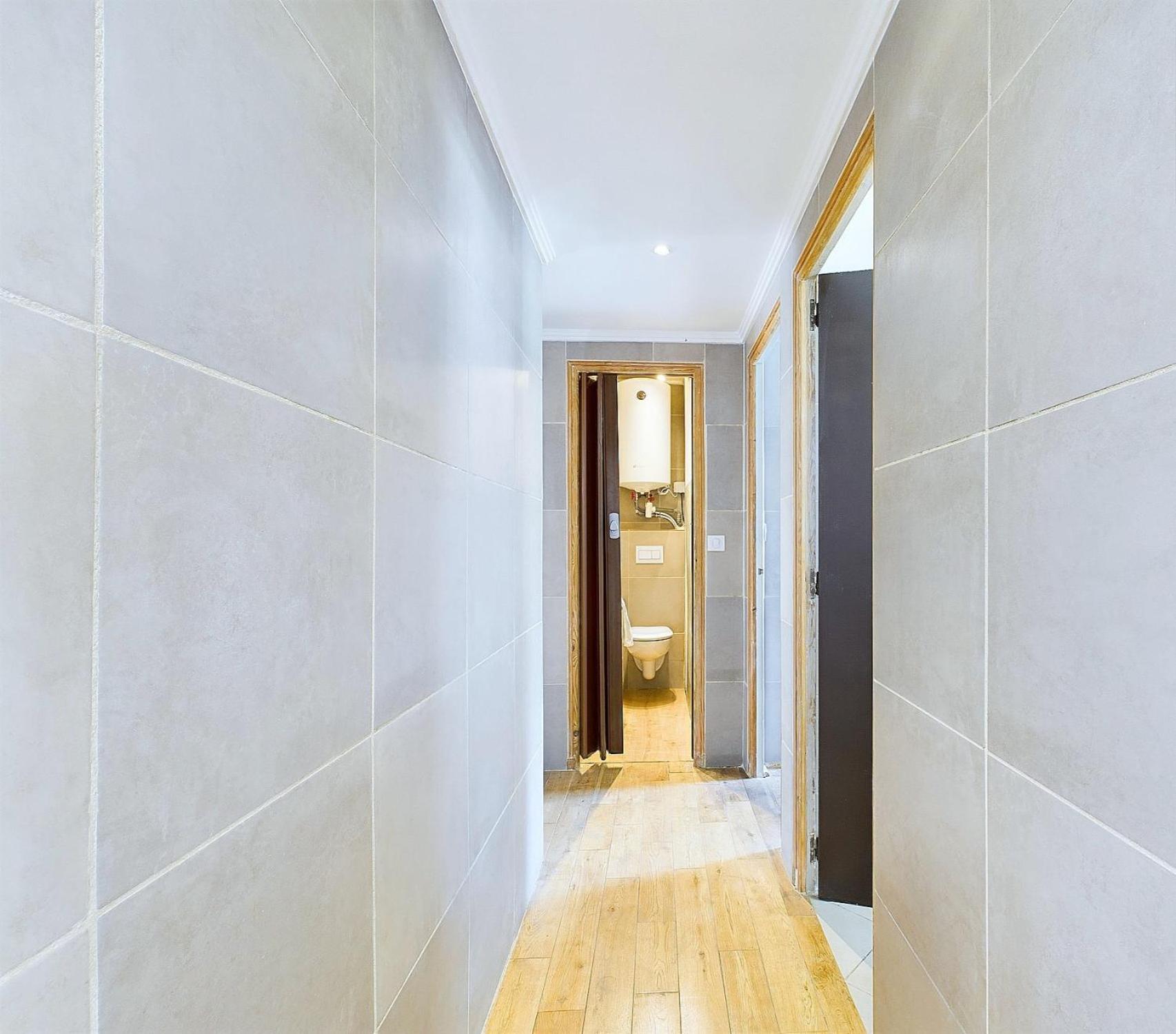 One Air-conditioned With Bathtub, In Shared For Young Women Aged 26 To 38, In An Suite, Residential Parking, Wifi, Big Tv, Large Corner Sofa, Equipped Kitchen, Washer, Bathroom, Two Separate Wall-hung Toilets, Secure Resi * Avignon