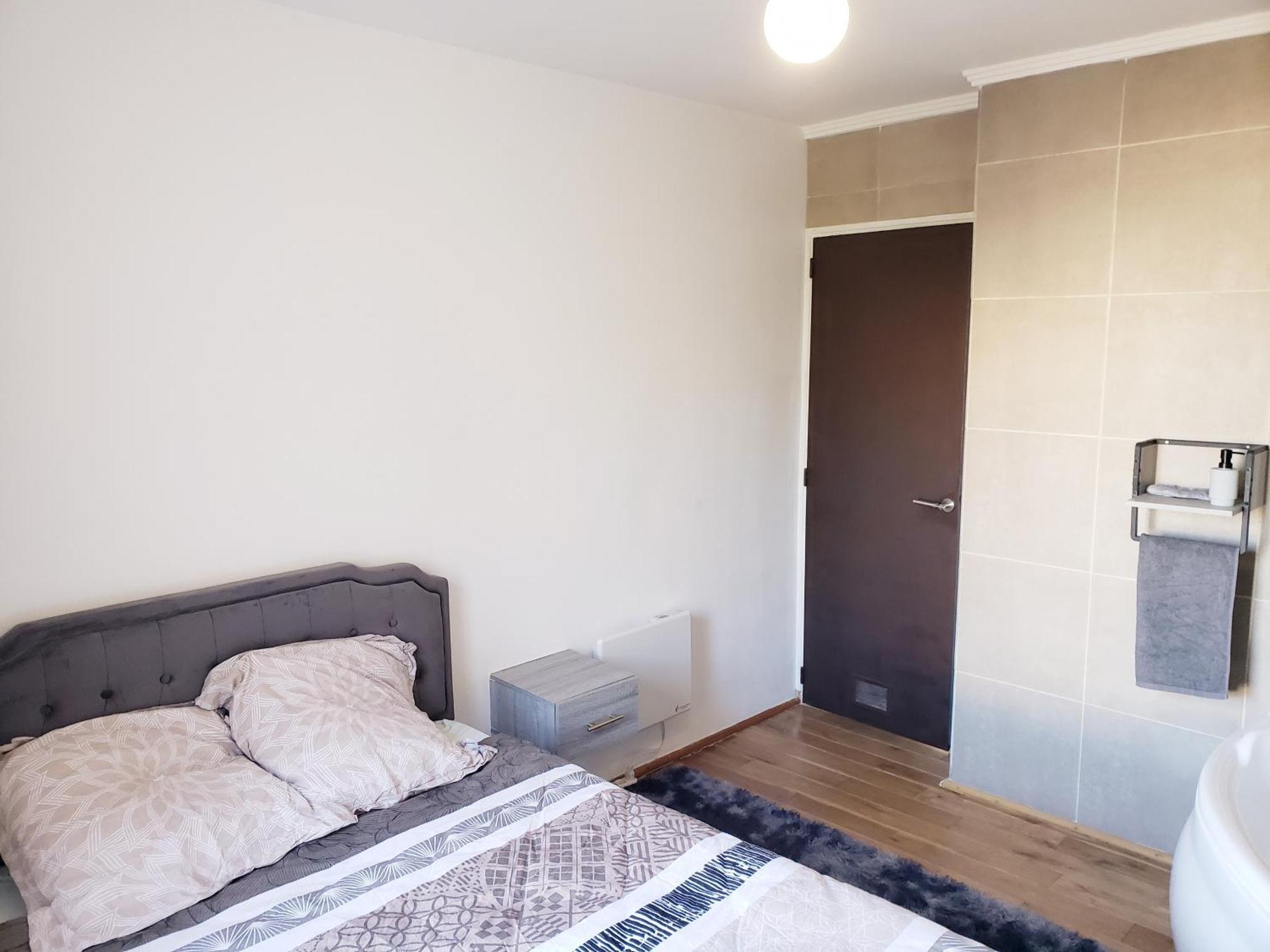One Air-conditioned With Bathtub, In Shared For Young Women Aged 26 To 38, In An Suite, Residential Parking, Wifi, Big Tv, Large Corner Sofa, Equipped Kitchen, Washer, Bathroom, Two Separate Wall-hung Toilets, Secure Resi Avignon