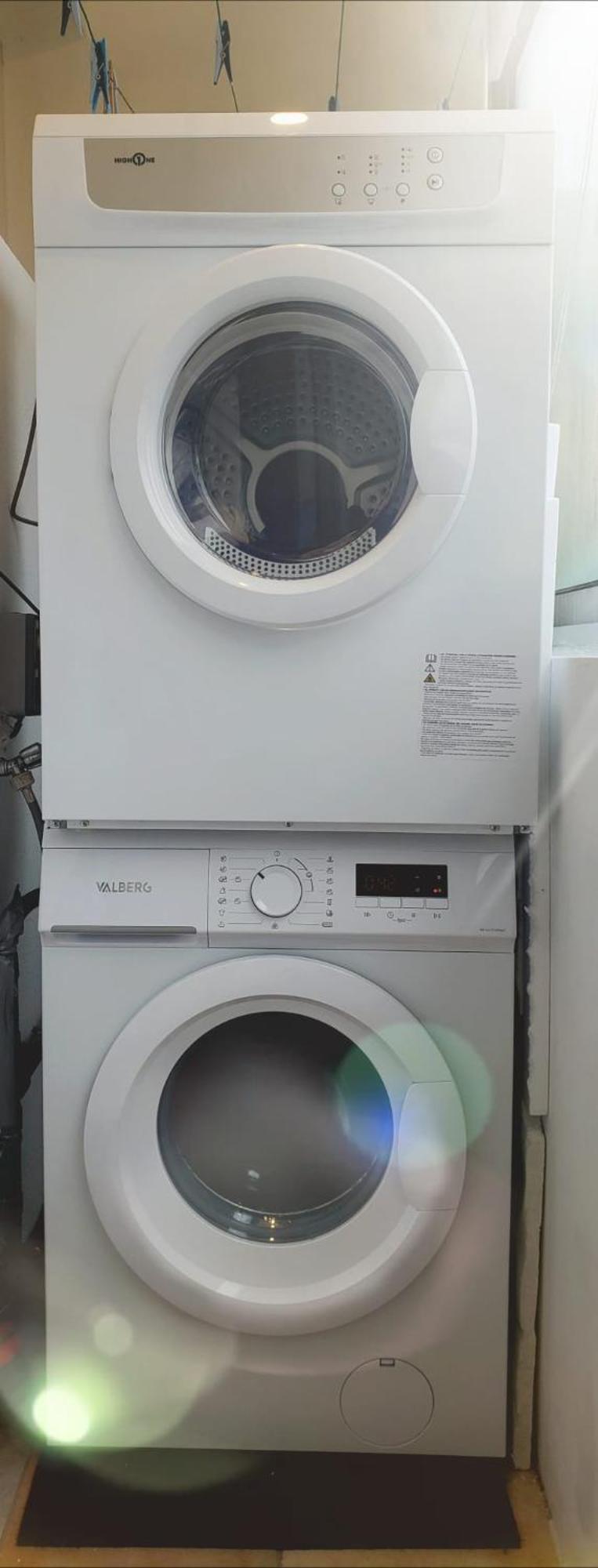 One Air-conditioned With Bathtub, In Shared For Young Women Aged 26 To 38, In An Suite, Residential Parking, Wifi, Big Tv, Large Corner Sofa, Equipped Kitchen, Washer, Bathroom, Two Separate Wall-hung Toilets, Secure Resi Avignon