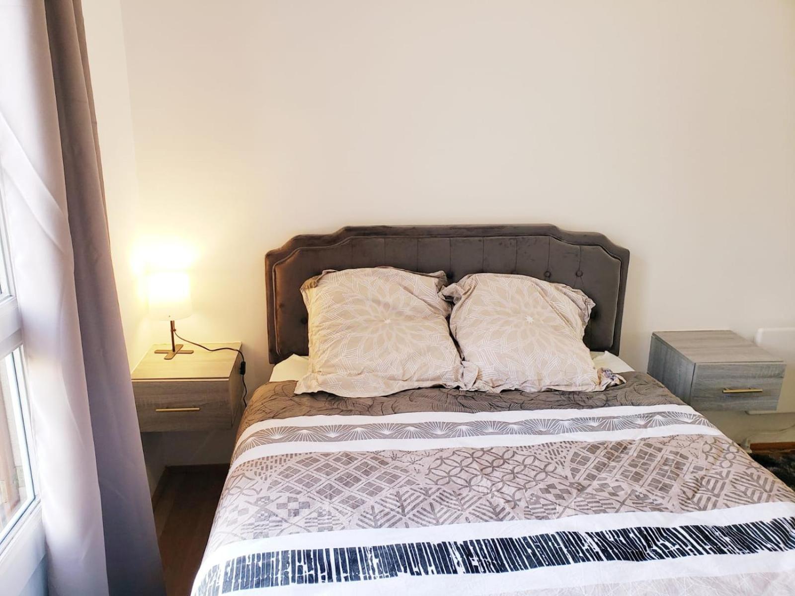 One Air-conditioned With Bathtub, In Shared For Young Women Aged 26 To 38, In An Suite, Residential Parking, Wifi, Big Tv, Large Corner Sofa, Equipped Kitchen, Washer, Bathroom, Two Separate Wall-hung Toilets, Secure Resi *